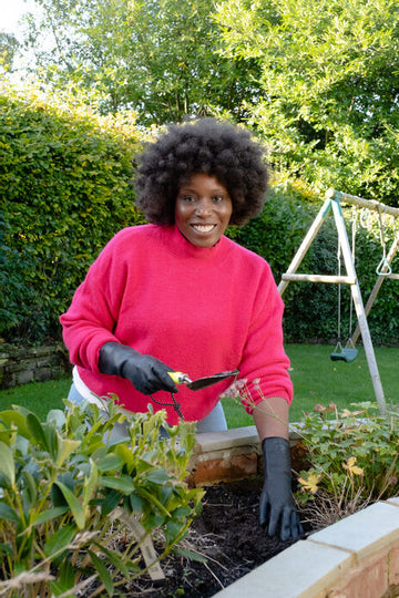 Marigold Extra Tough outdoor gloves presented as a single pair for outdoor tasks